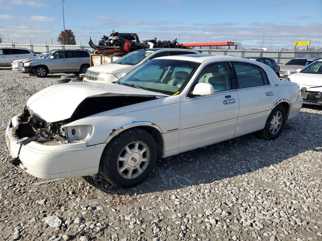 1LNHM82WX1Y723649 2001 Lincoln Town Car Signature