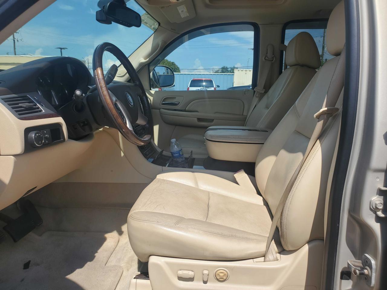 2008 Cadillac Escalade Luxury VIN: 1GYFK63878R115995 Lot: 87193674