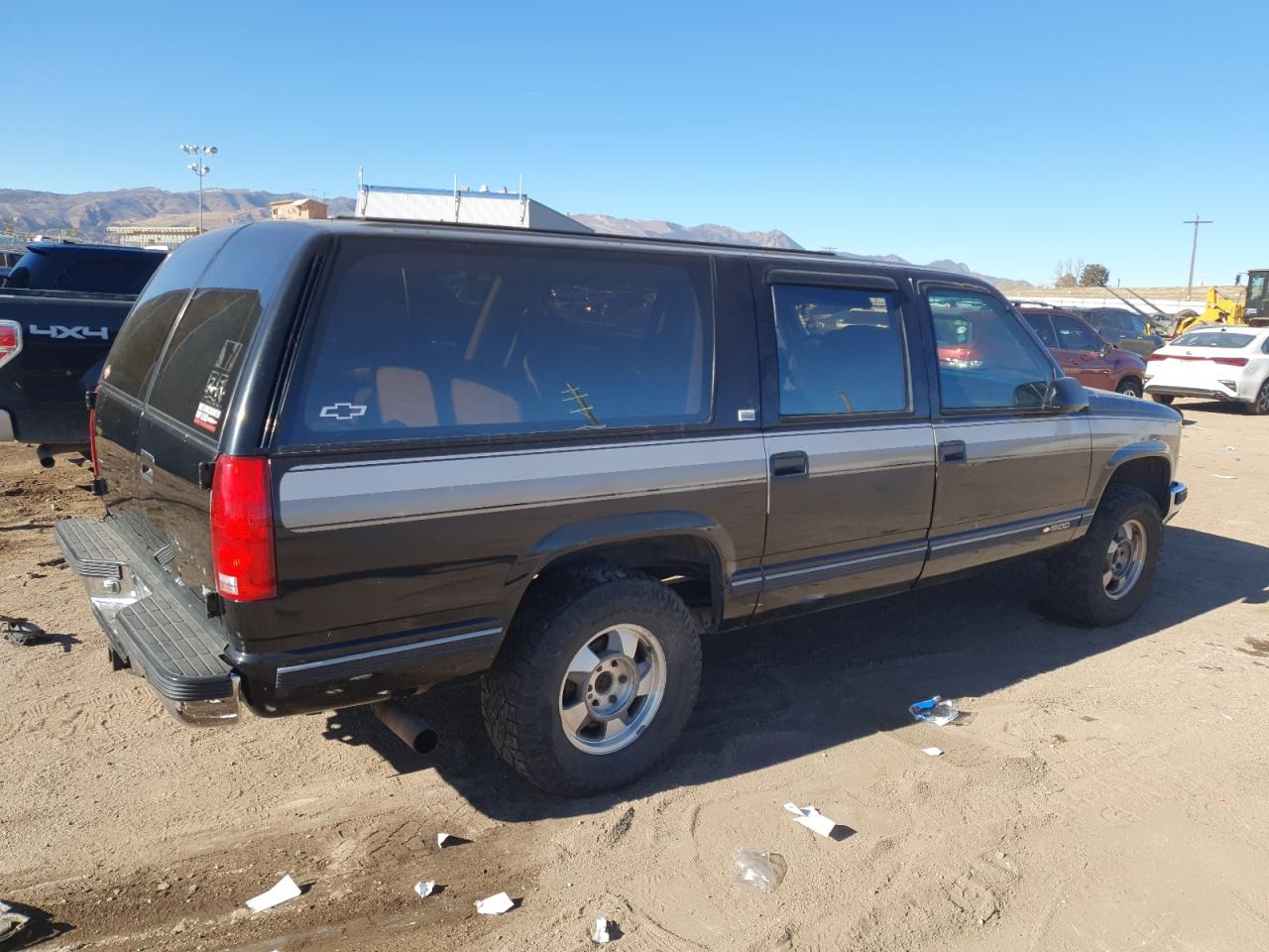 1993 Chevrolet Suburban K1500 VIN: 1GBFK16K8PJ357857 Lot: 84077364