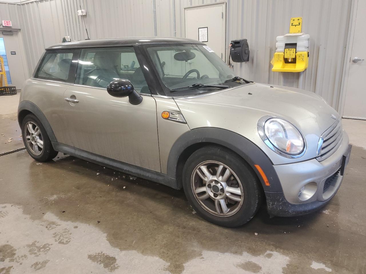 2011 Mini Cooper VIN: WMWSU3C5XBT092772 Lot: 86331404