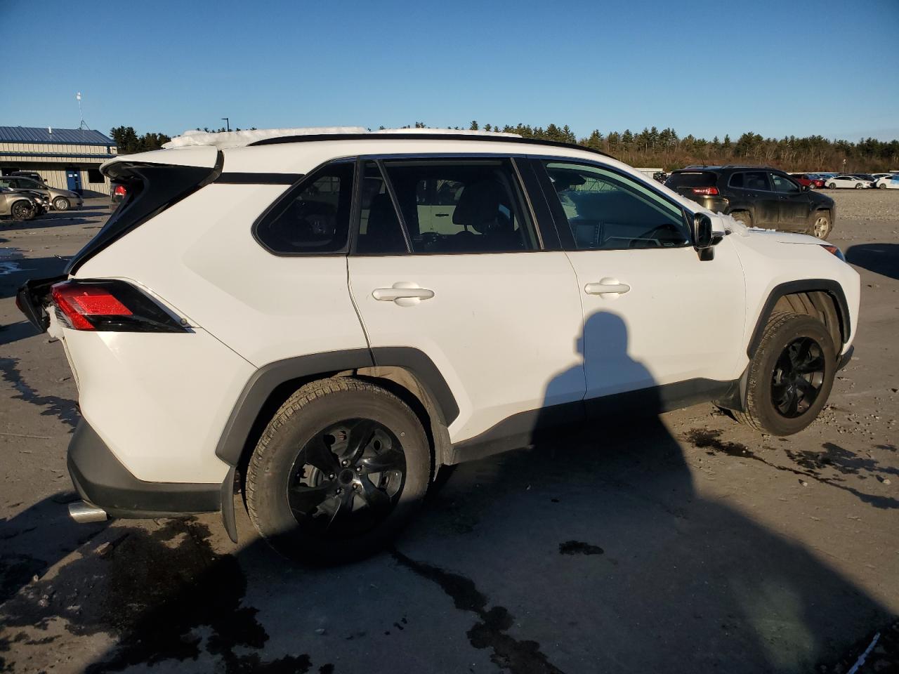 2T3G1RFV5MC166679 2021 Toyota Rav4 Le