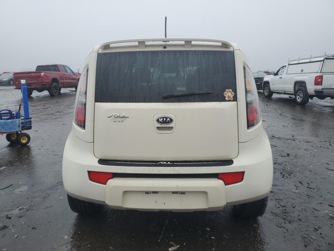 2011 Kia Soul + VIN: KNDJT2A28B7715089 Lot: 85005654