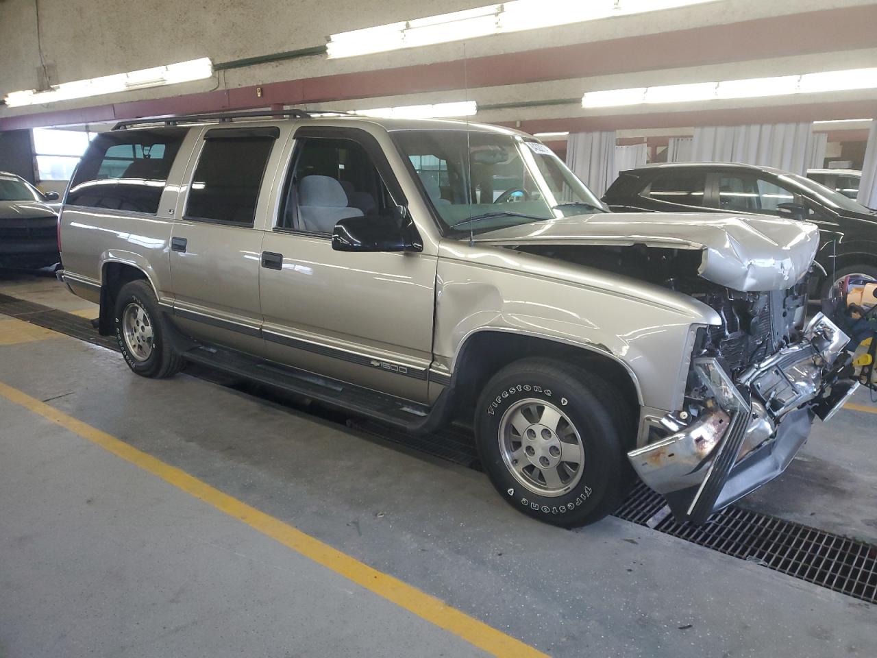 1999 Chevrolet Suburban C1500 VIN: 1GNEC16R8XJ543701 Lot: 84322714