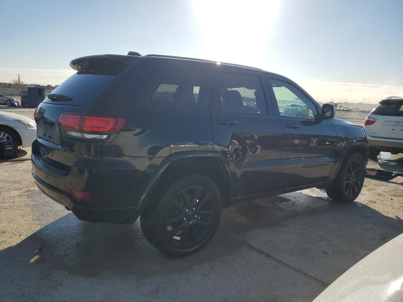 1C4RJFAG4JC234225 2018 Jeep Grand Cherokee Laredo