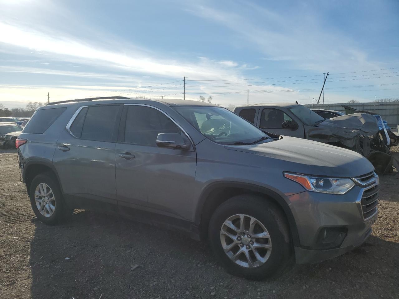 1GNERGKW5KJ255835 2019 Chevrolet Traverse Lt