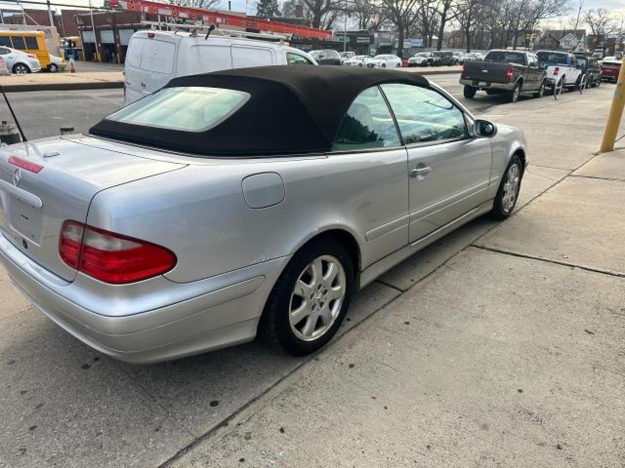 2003 Mercedes-Benz Clk 320 VIN: WDBLK65G93T143238 Lot: 85963694