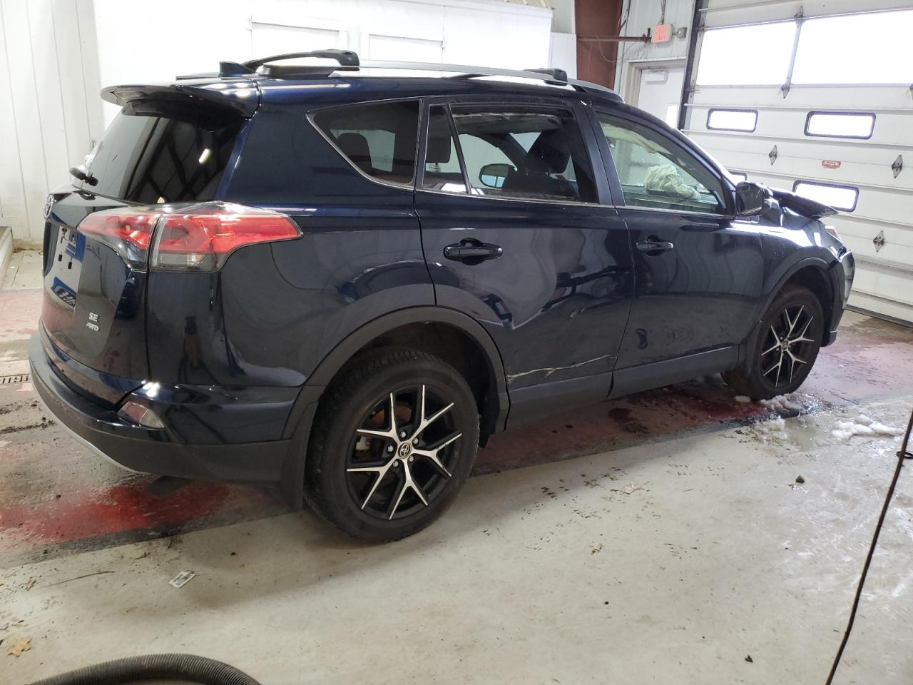 JTMJFREV5HJ715177 2017 Toyota Rav4 Se