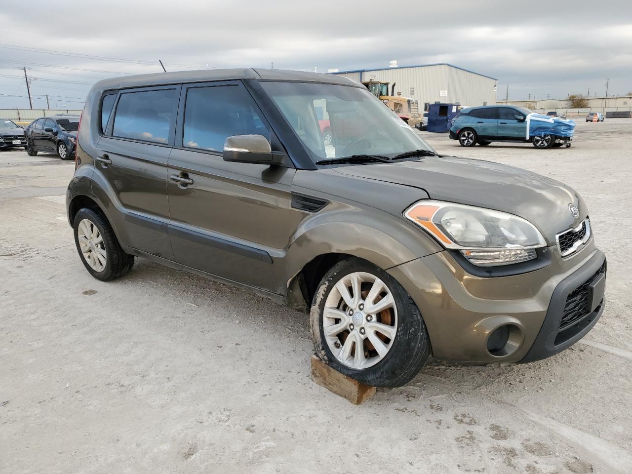 2012 Kia Soul + VIN: KNDJT2A62C7369867 Lot: 85364684