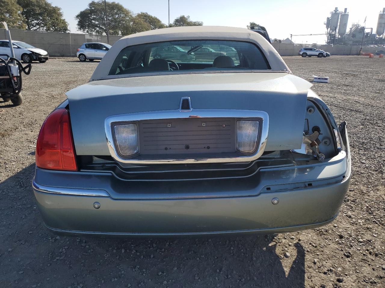 1LNHM81W24Y666076 2004 Lincoln Town Car Executive