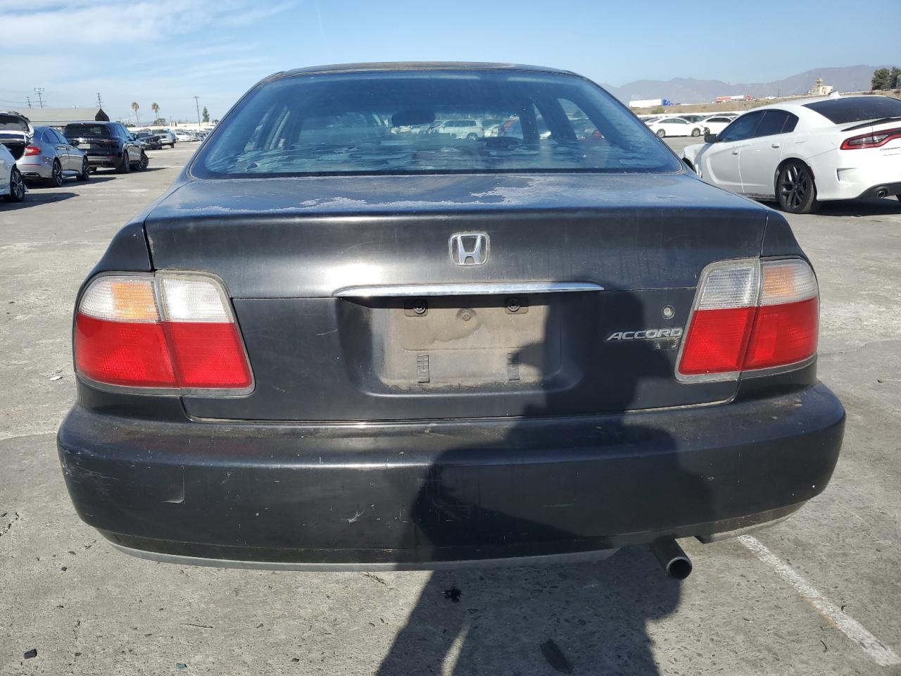 1996 Honda Accord Lx VIN: 1HGCD5637TA243272 Lot: 85079614