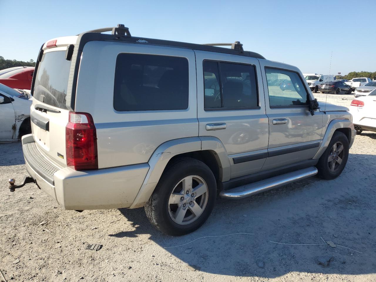 2007 Jeep Commander VIN: 1J8HH48P67C636380 Lot: 83180914