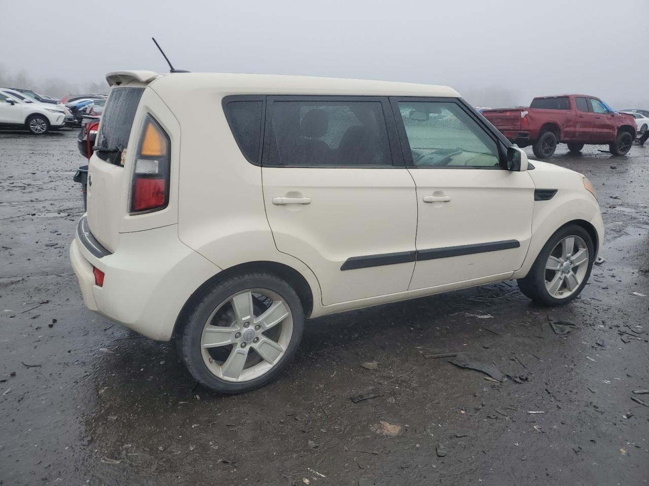 2011 Kia Soul + VIN: KNDJT2A28B7715089 Lot: 85005654