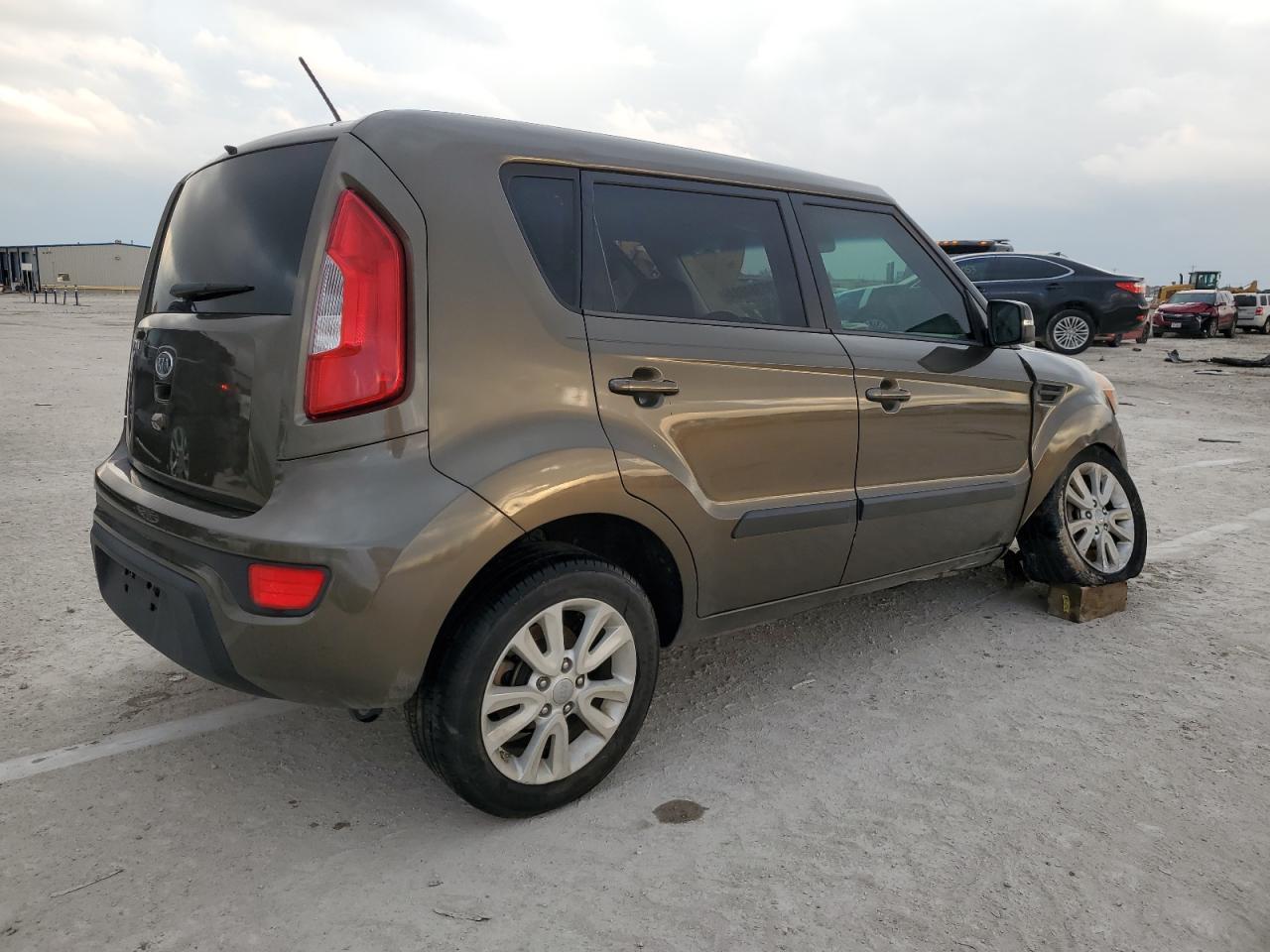 2012 Kia Soul + VIN: KNDJT2A62C7369867 Lot: 85364684