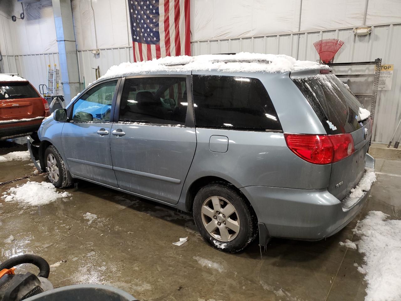 2010 Toyota Sienna Xle VIN: 5TDYK4CC4AS295533 Lot: 85197374