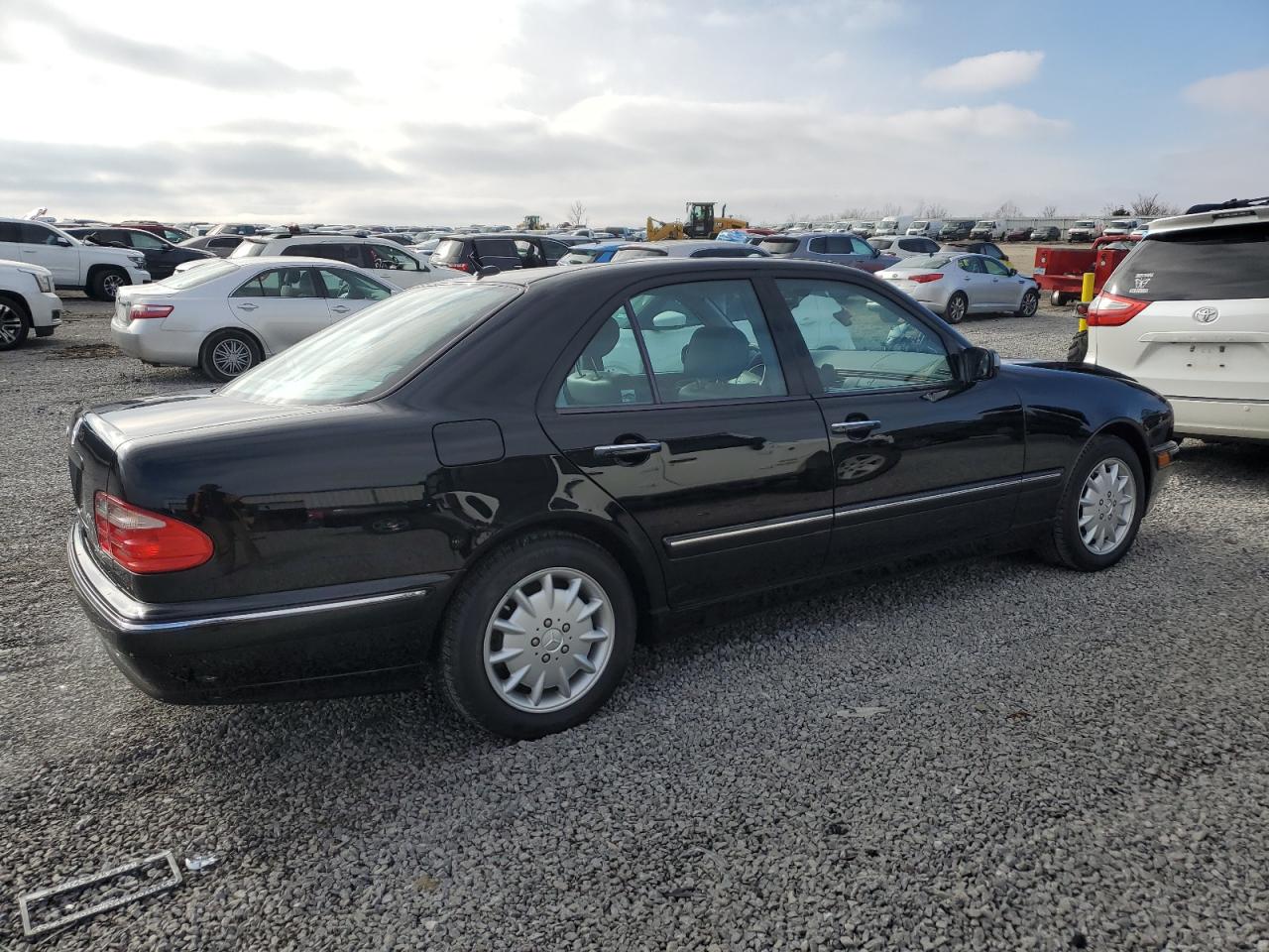 2000 Mercedes-Benz E 320 VIN: WDBJF65J6YB127633 Lot: 84900884