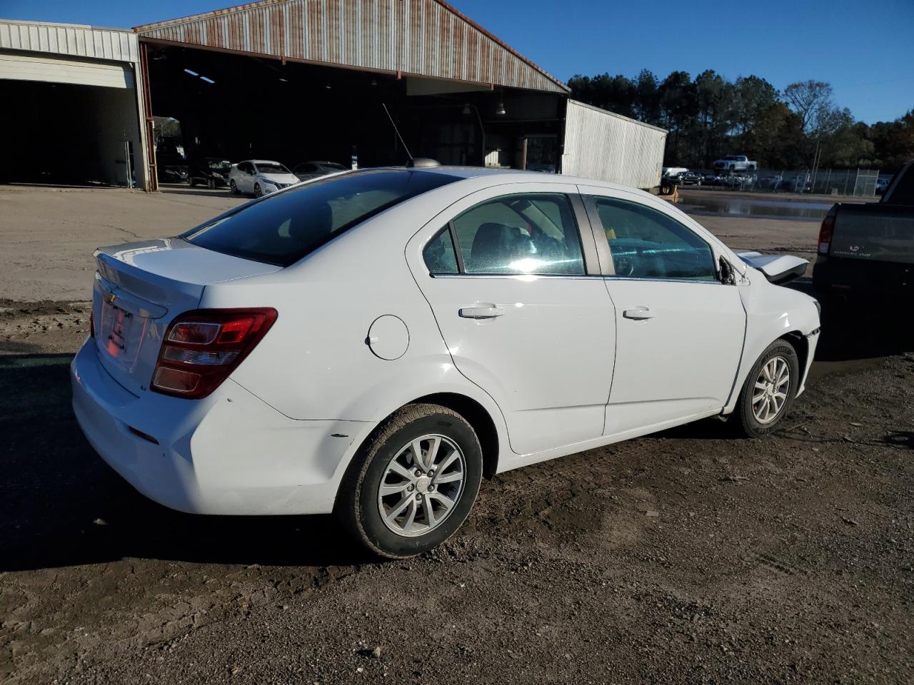 1G1JD5SH8J4116929 2018 Chevrolet Sonic Lt