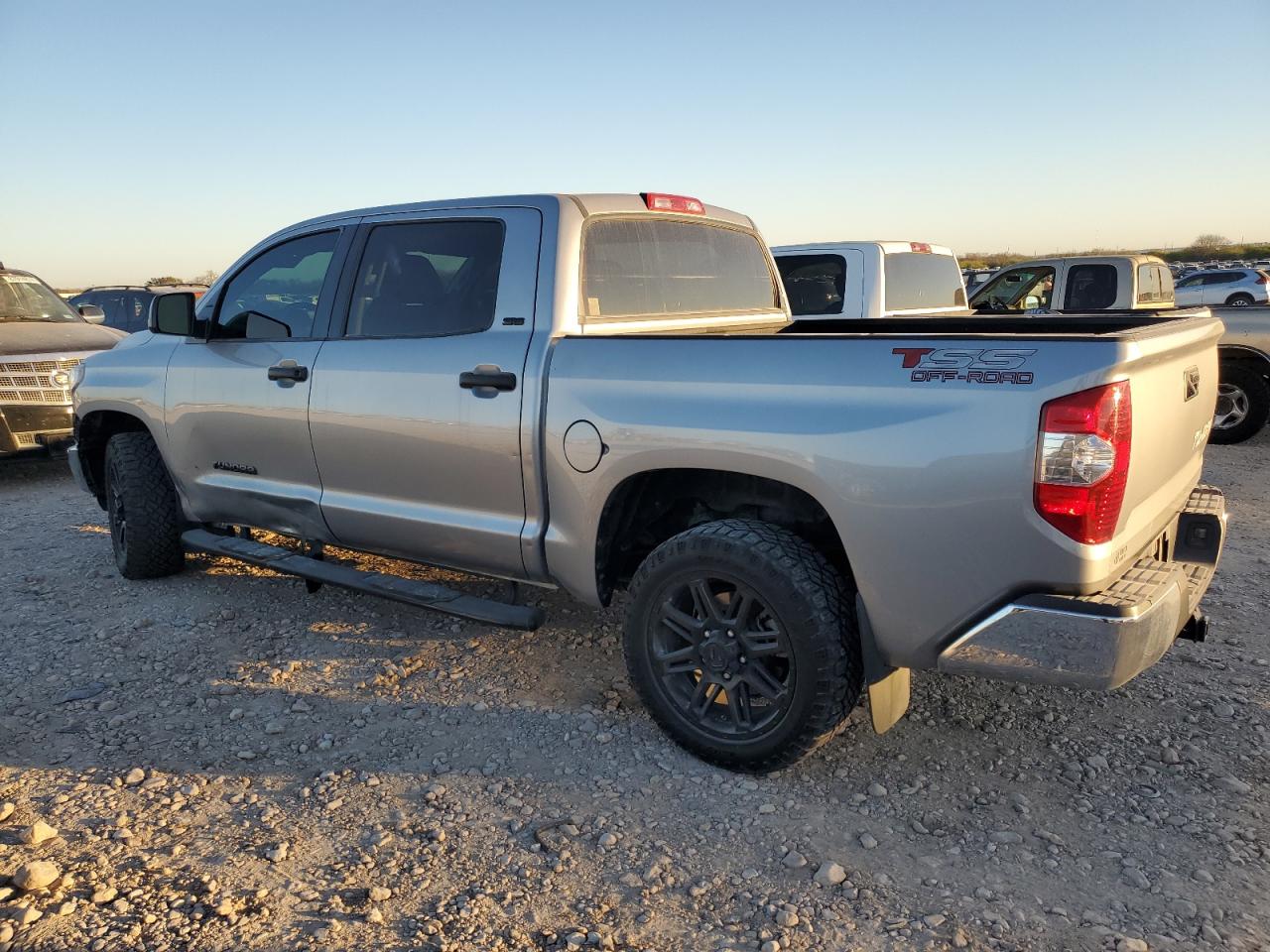 2019 Toyota Tundra Crewmax Sr5 VIN: 5TFEM5F1XKX141451 Lot: 86578274