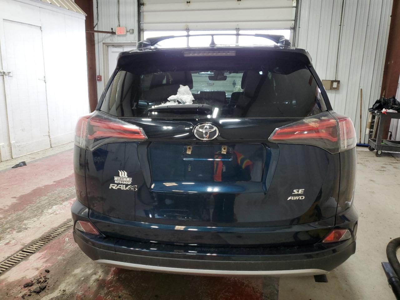 JTMJFREV5HJ715177 2017 Toyota Rav4 Se