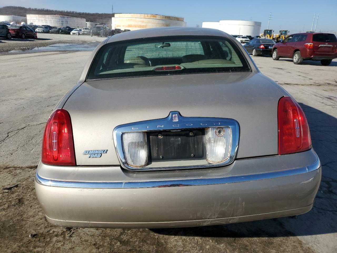 1LNHM81W0YY867447 2000 Lincoln Town Car Executive