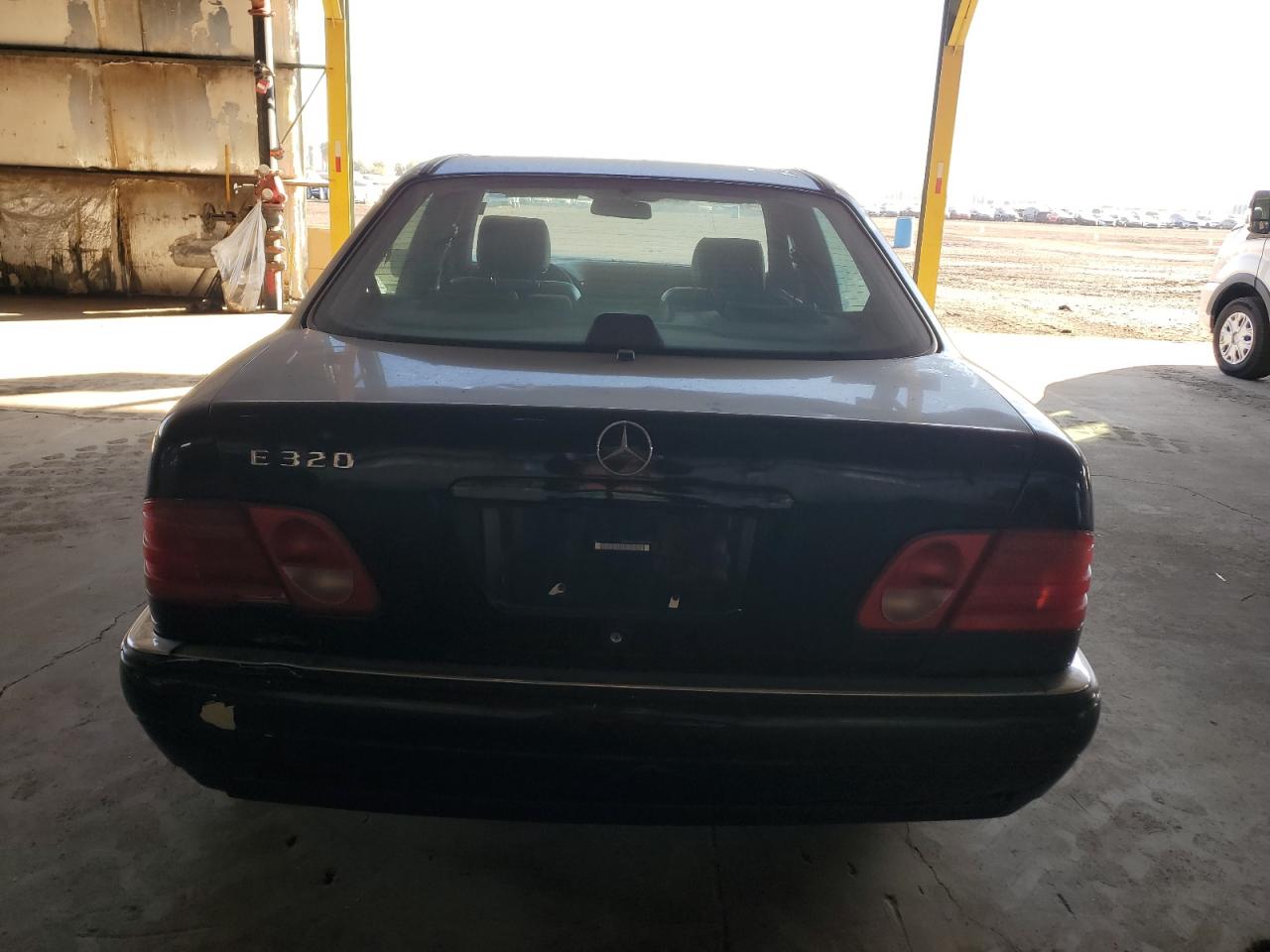 1998 Mercedes-Benz E 320 VIN: WDBJF65F2WA681685 Lot: 82854434