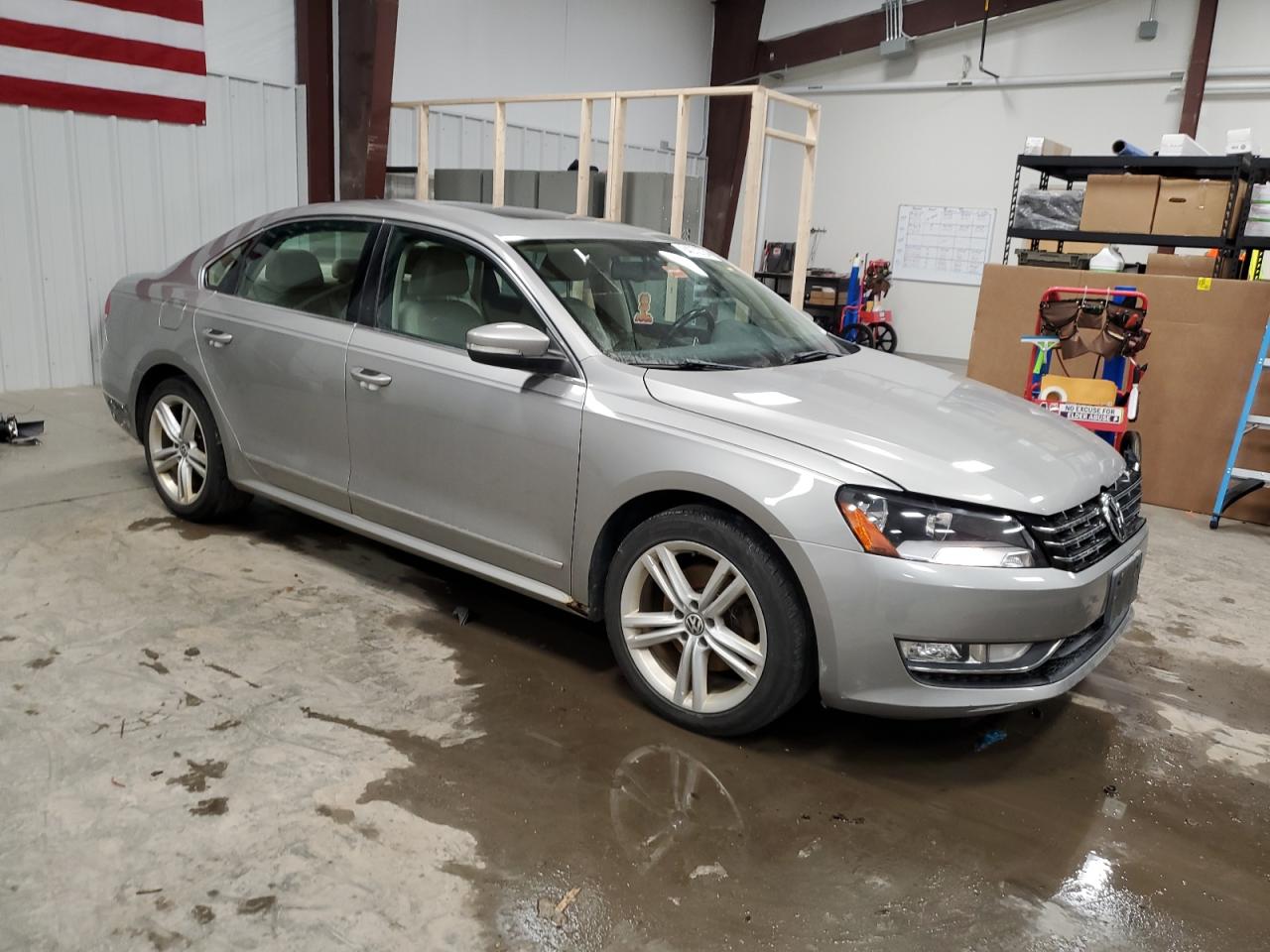 2013 Volkswagen Passat Sel VIN: 1VWCN7A35DC095303 Lot: 84272734