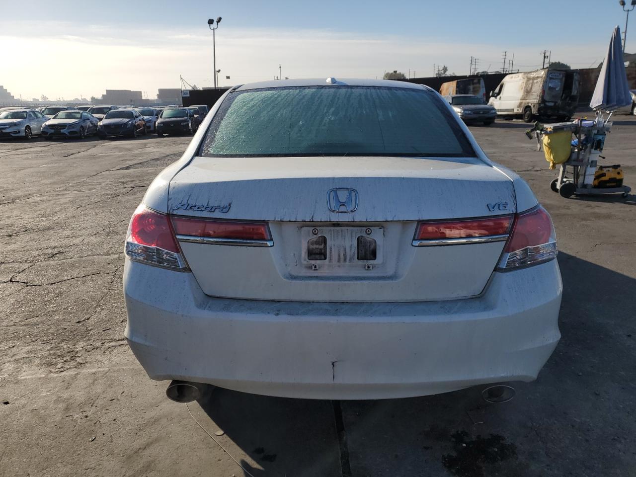 2011 Honda Accord Exl VIN: 1HGCP3F81BA004077 Lot: 85087054