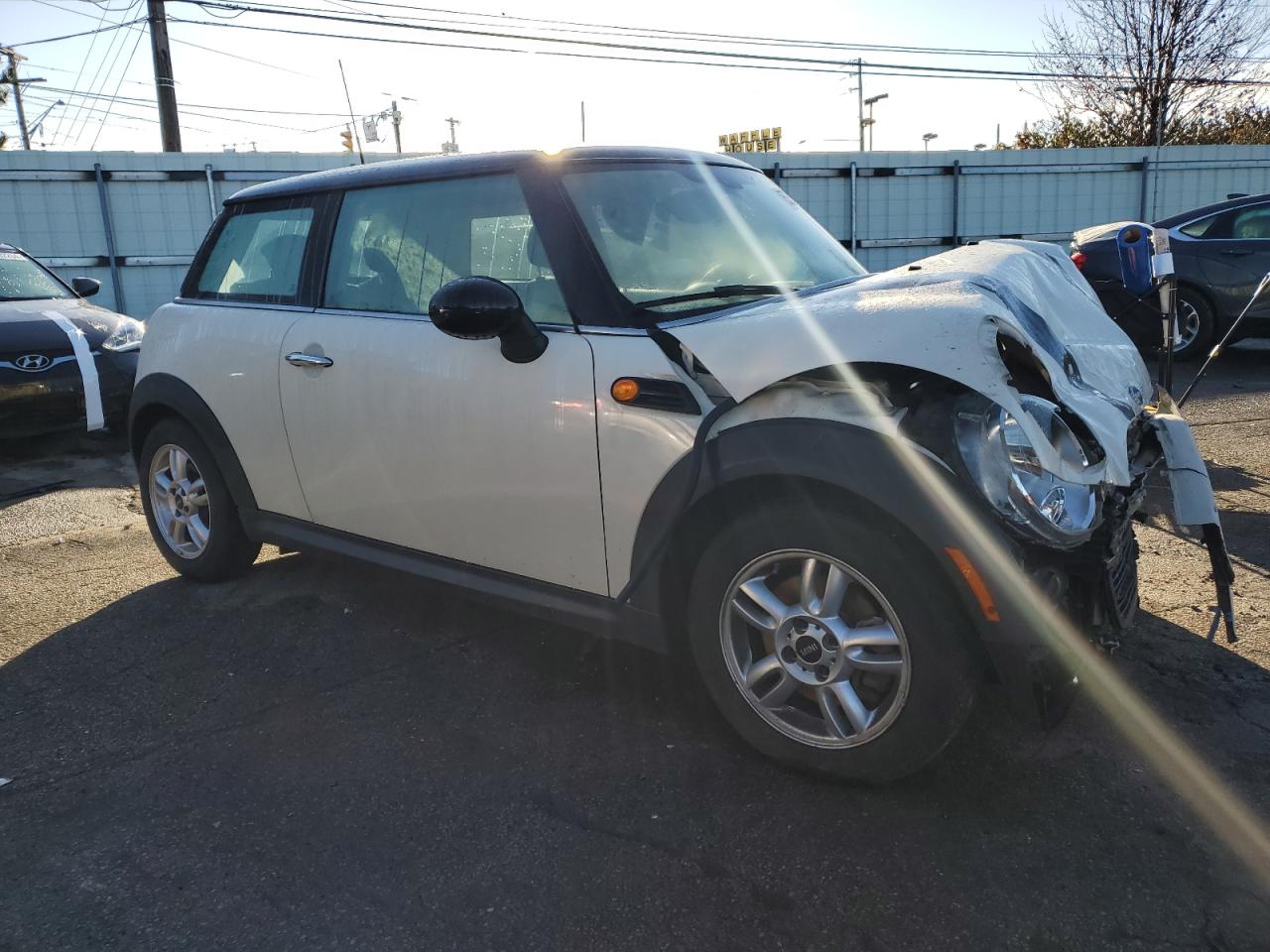 2013 Mini Cooper VIN: WMWSU3C5XDT374929 Lot: 85330574