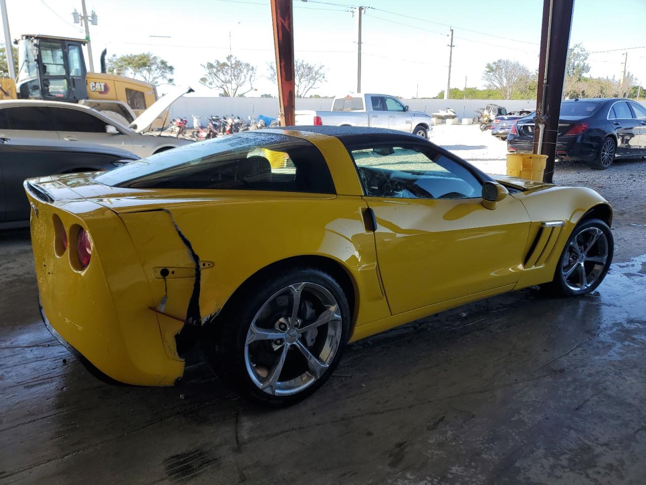 1G1YV2DW9B5102104 2011 Chevrolet Corvette Grand Sport