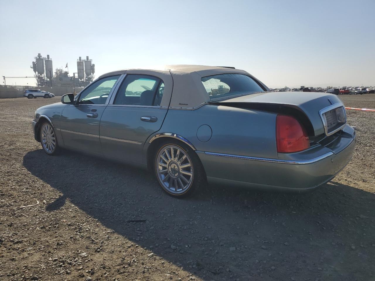 1LNHM81W24Y666076 2004 Lincoln Town Car Executive