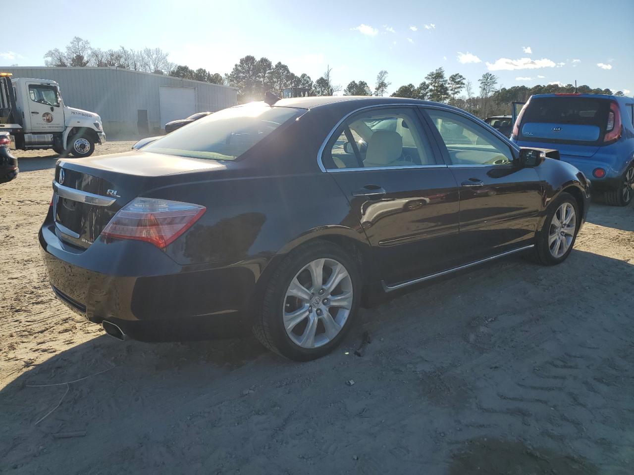 JH4KB2F60BC000509 2011 Acura Rl