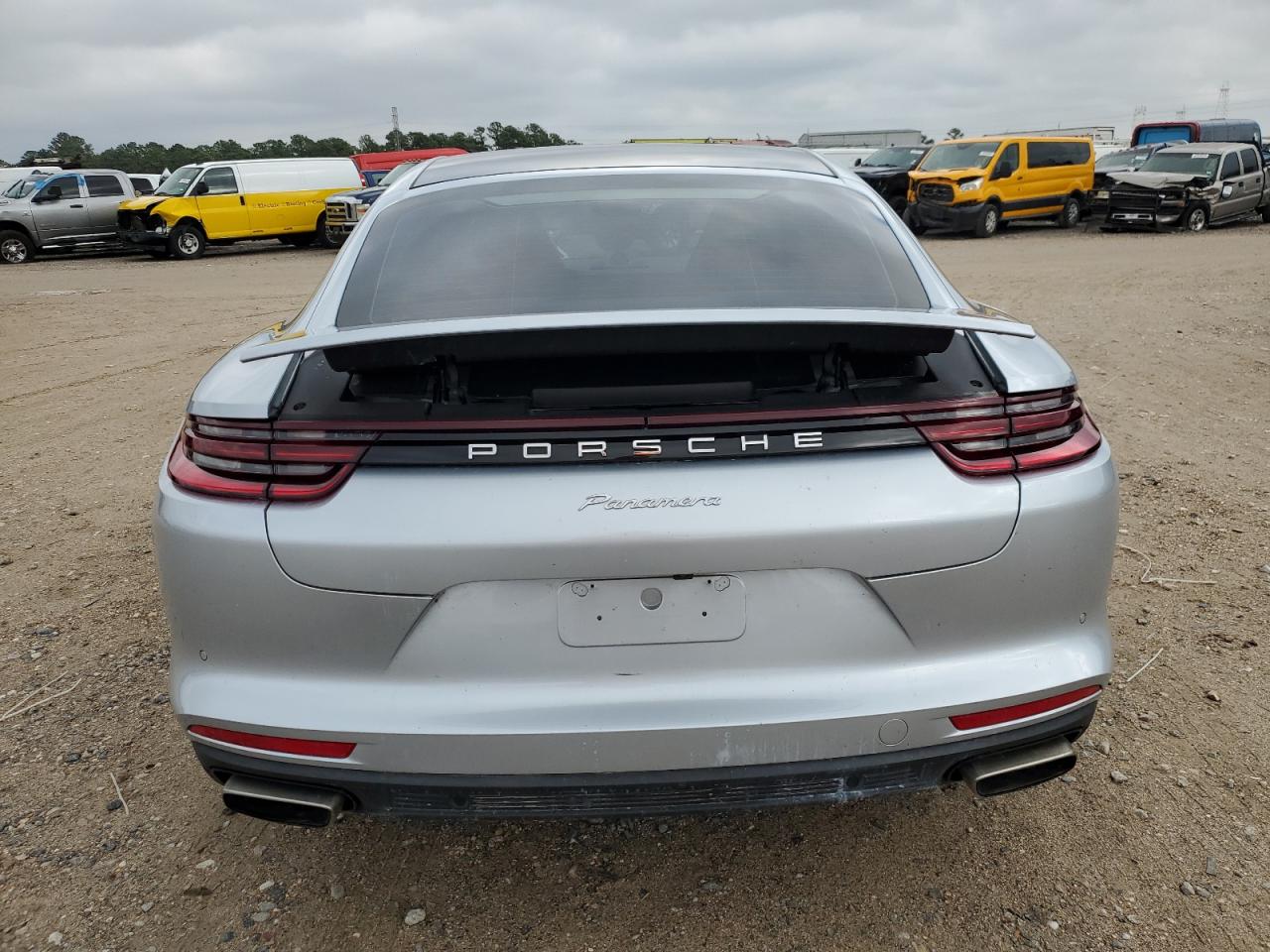 WP0AA2A75JL103438 2018 Porsche Panamera 4