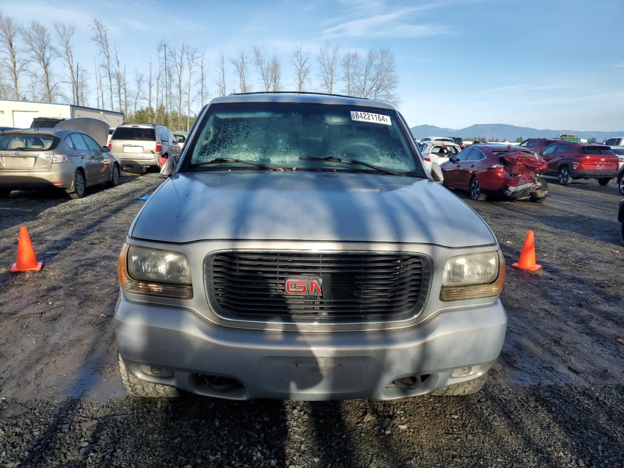 2000 GMC Yukon Denali VIN: 1GKEK13R9YR105616 Lot: 84221164