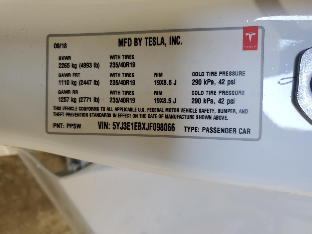 2018 Tesla Model 3 VIN: 5YJ3E1EBXJF098066 Lot: 84601354