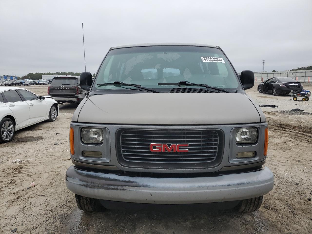 2002 GMC Savana G3500 VIN: 1GJHG39G021105787 Lot: 85583094