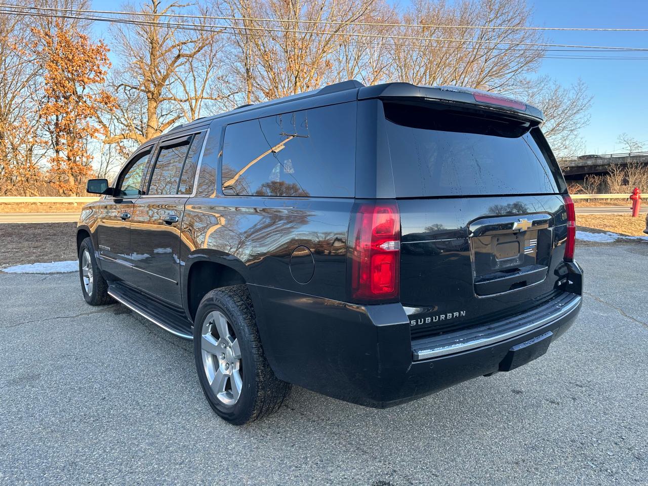 2017 Chevrolet Suburban K1500 Premier VIN: 1GNSKJKC8HR319709 Lot: 87132904