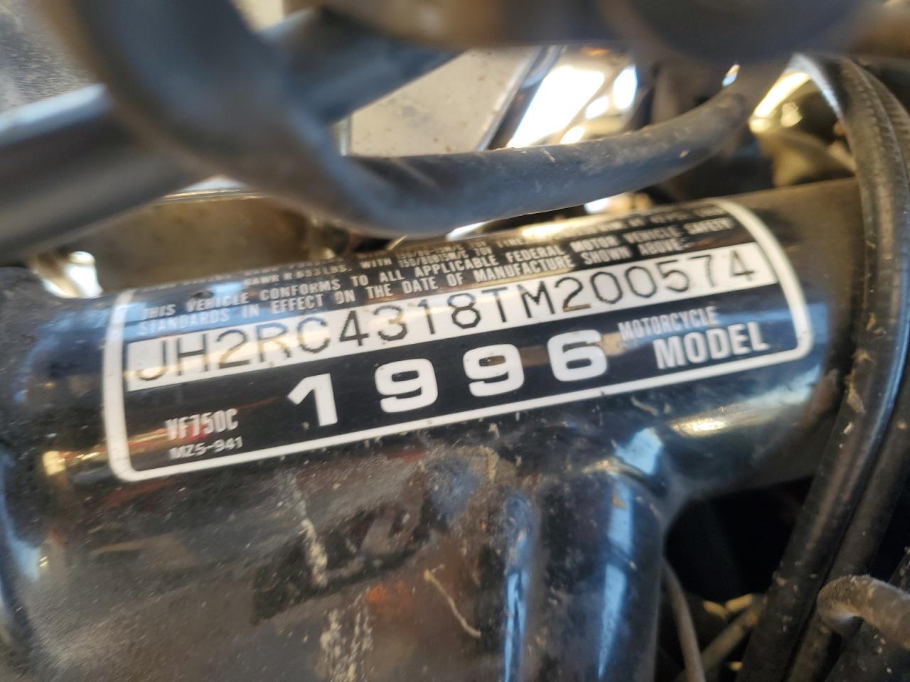 JH2RC4318TM200574 1996 Honda Vf750 C