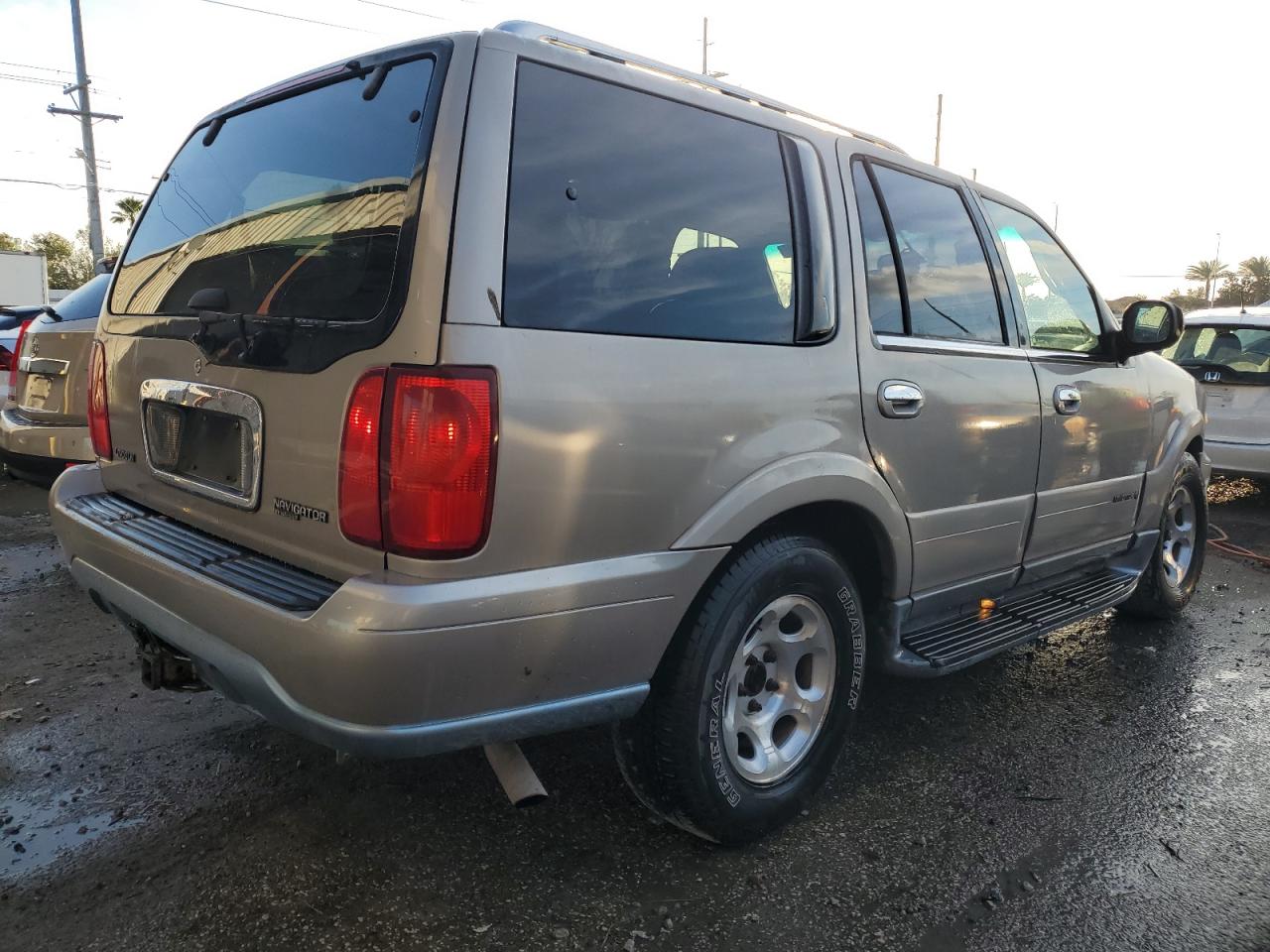 5LMEU27R32LJ00078 2002 Lincoln Navigator