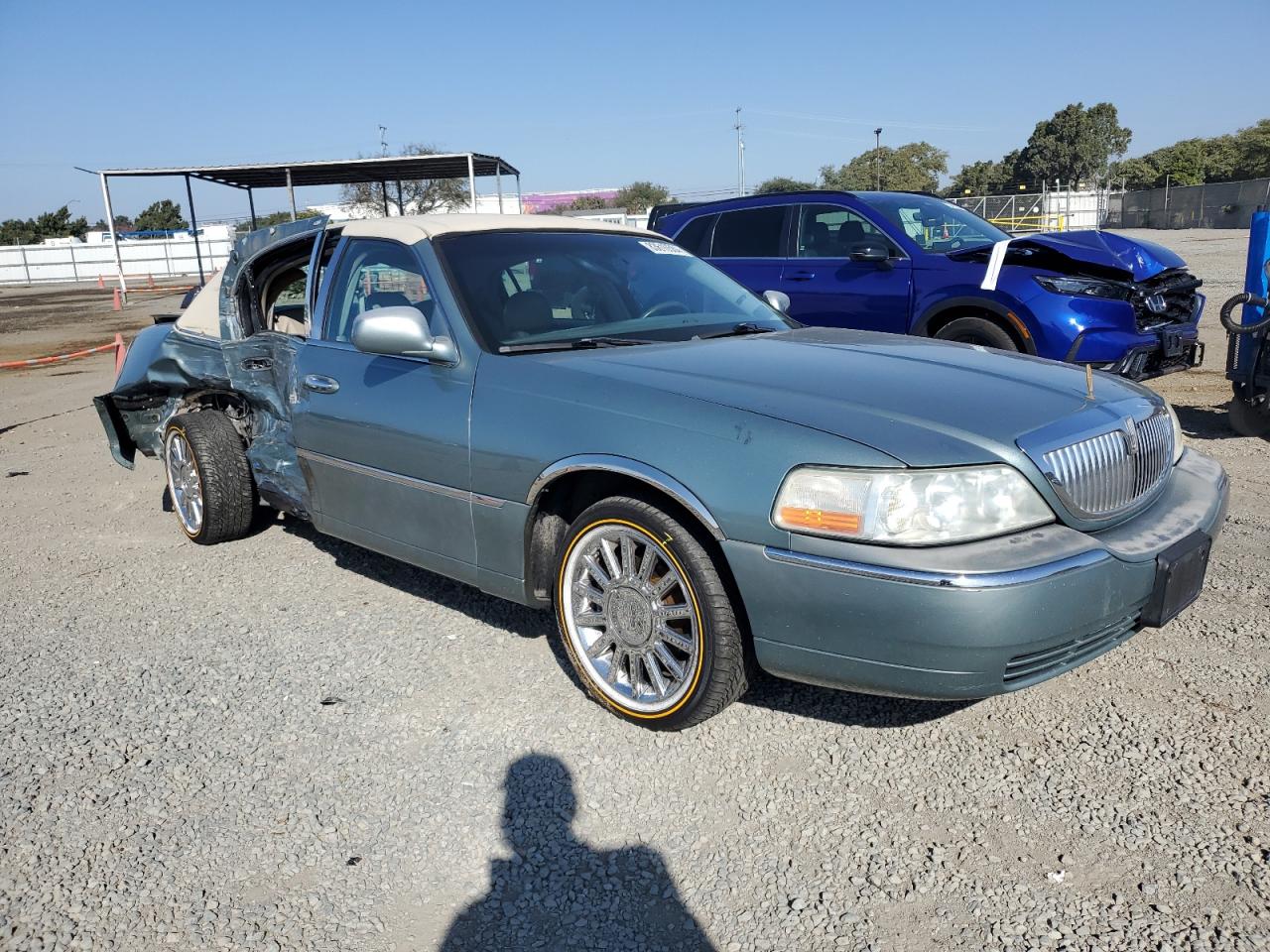 1LNHM81W24Y666076 2004 Lincoln Town Car Executive