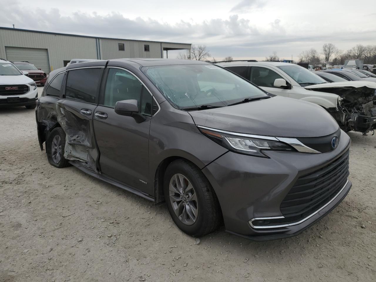 5TDGRKEC2MS001379 2021 Toyota Sienna Le