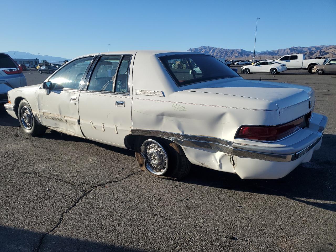 1992 Buick Roadmaster VIN: 1G4BN5379NR445318 Lot: 86958664