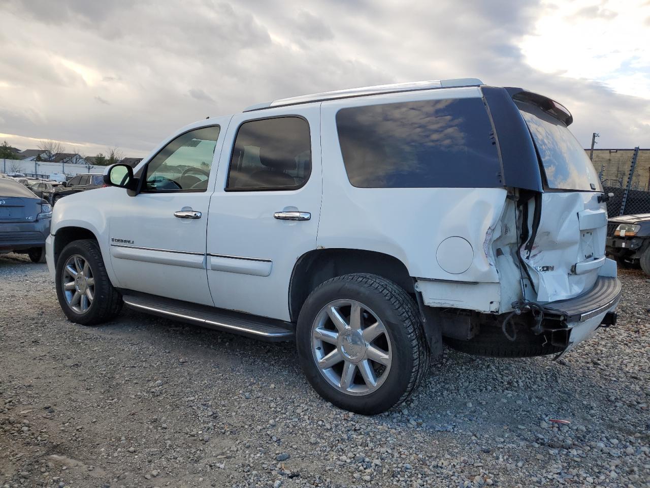 2007 GMC Yukon Denali VIN: 1GKFK63837J204860 Lot: 83752334