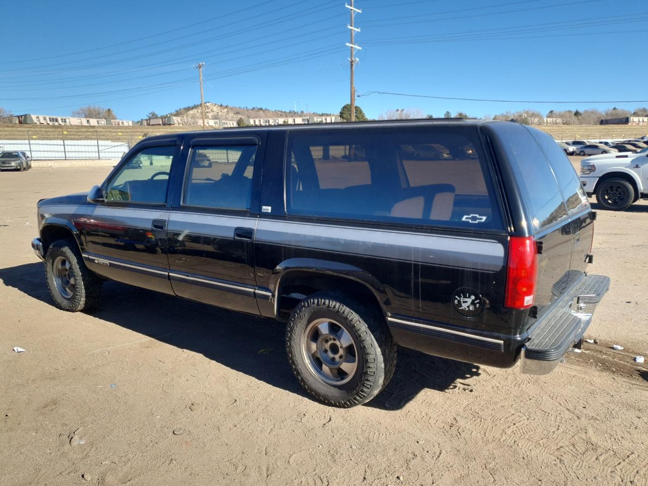 1993 Chevrolet Suburban K1500 VIN: 1GBFK16K8PJ357857 Lot: 84077364