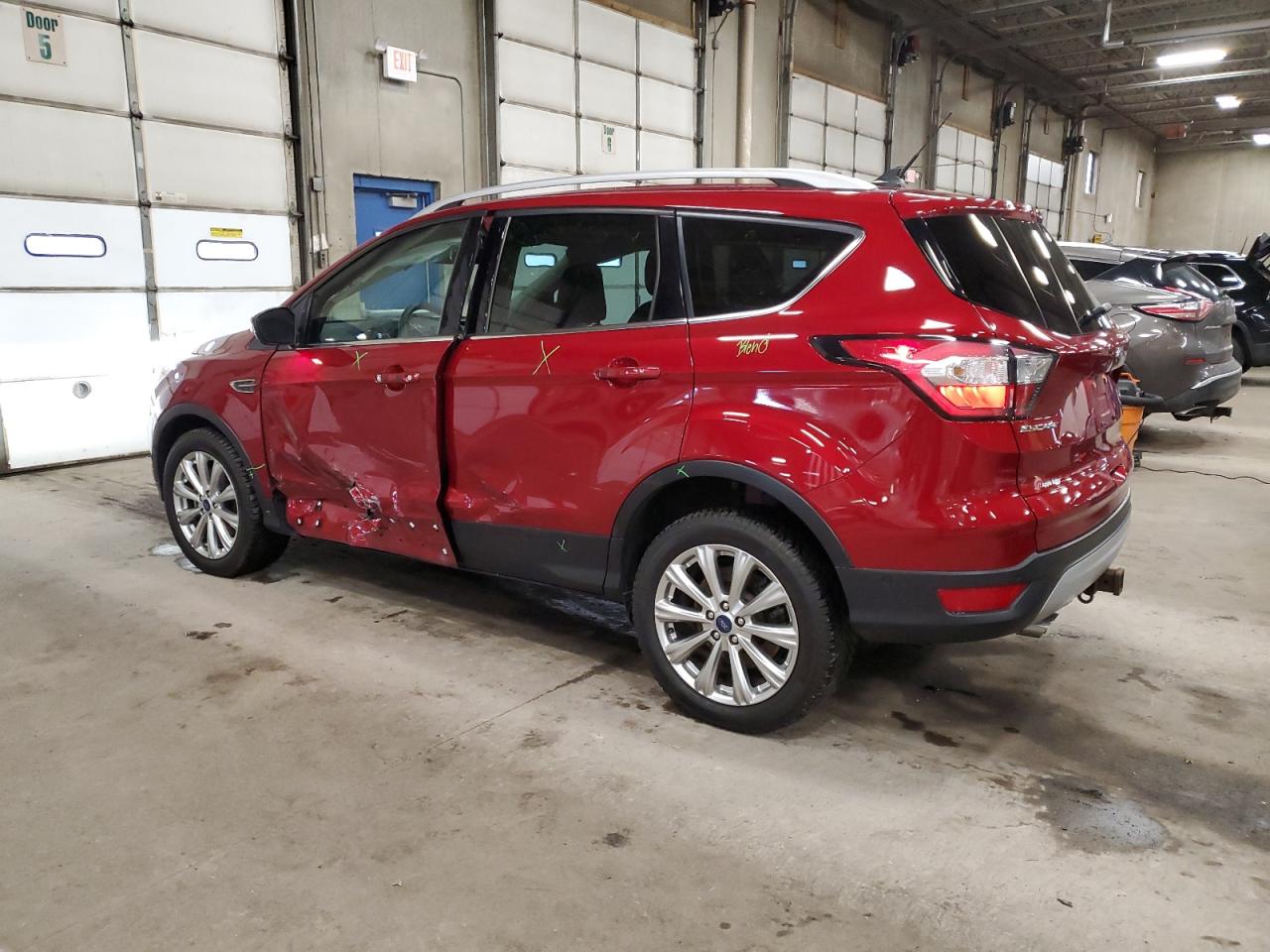 1FMCU9J94JUC60085 2018 Ford Escape Titanium