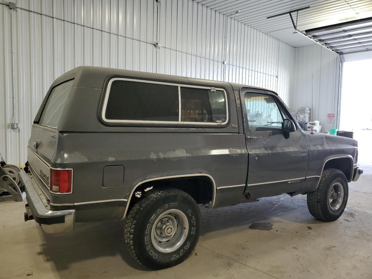 1990 Chevrolet Blazer V10 VIN: 1GNEV18K0LF158897 Lot: 83863844