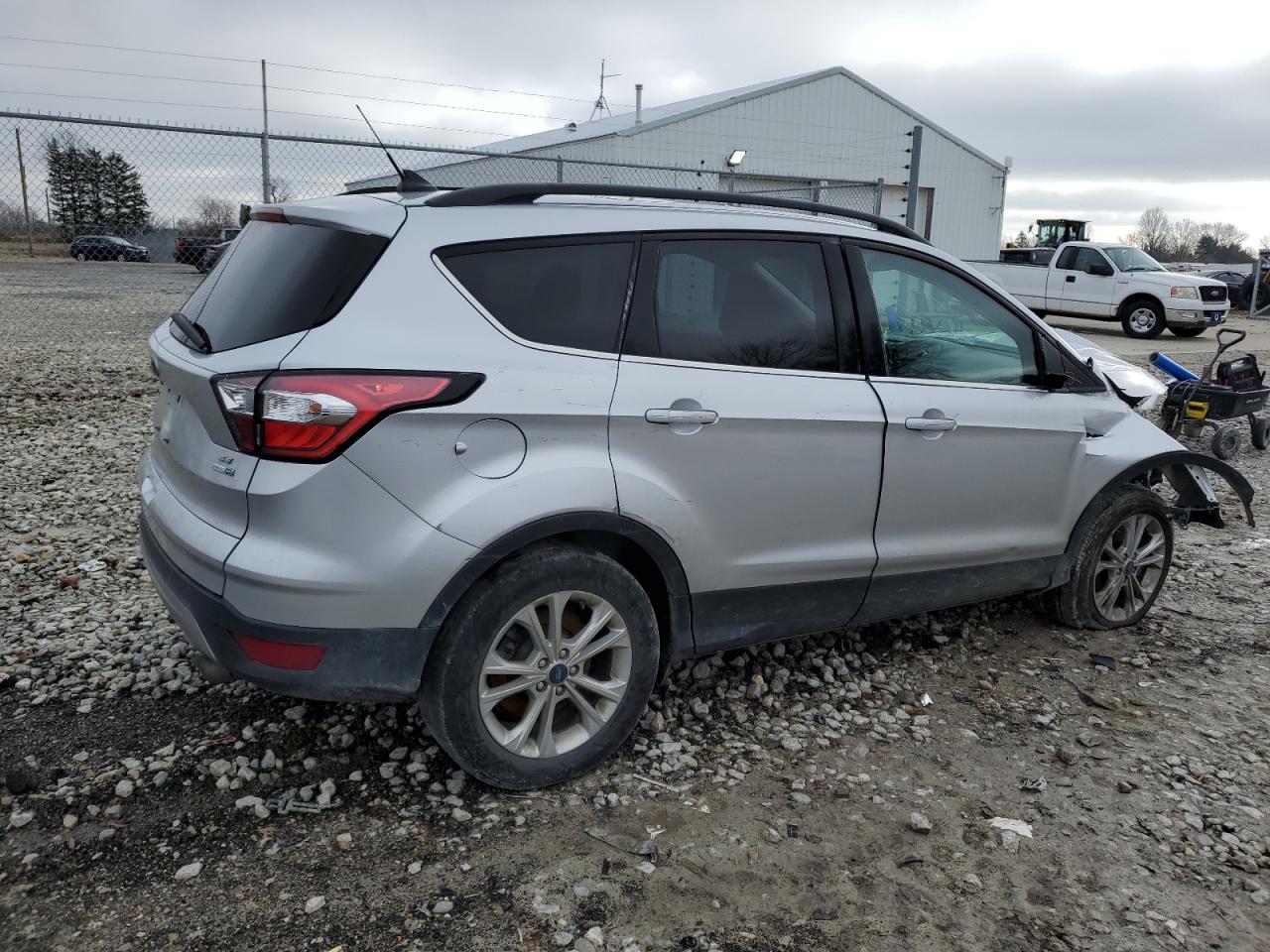 1FMCU9GD9JUB59748 2018 Ford Escape Se