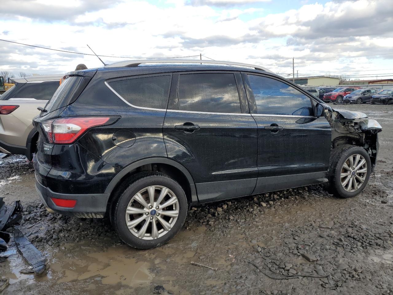 1FMCU9J92HUC57809 2017 Ford Escape Titanium