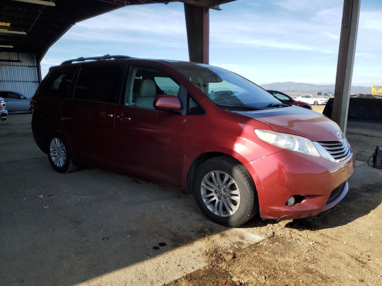 5TDYZ3DC1HS818778 2017 Toyota Sienna Xle