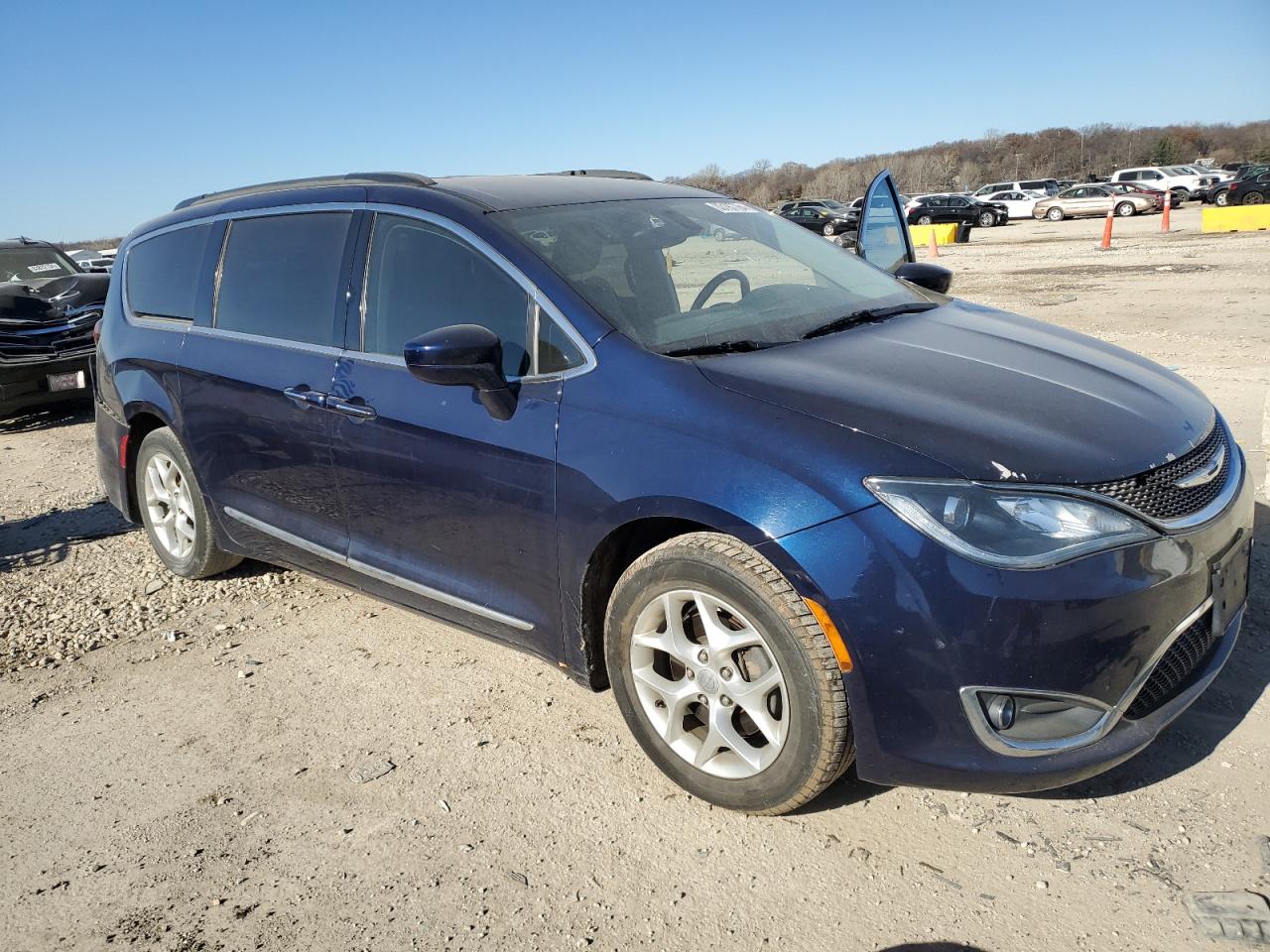 2017 Chrysler Pacifica Touring L VIN: 2C4RC1BG0HR598638 Lot: 83187764