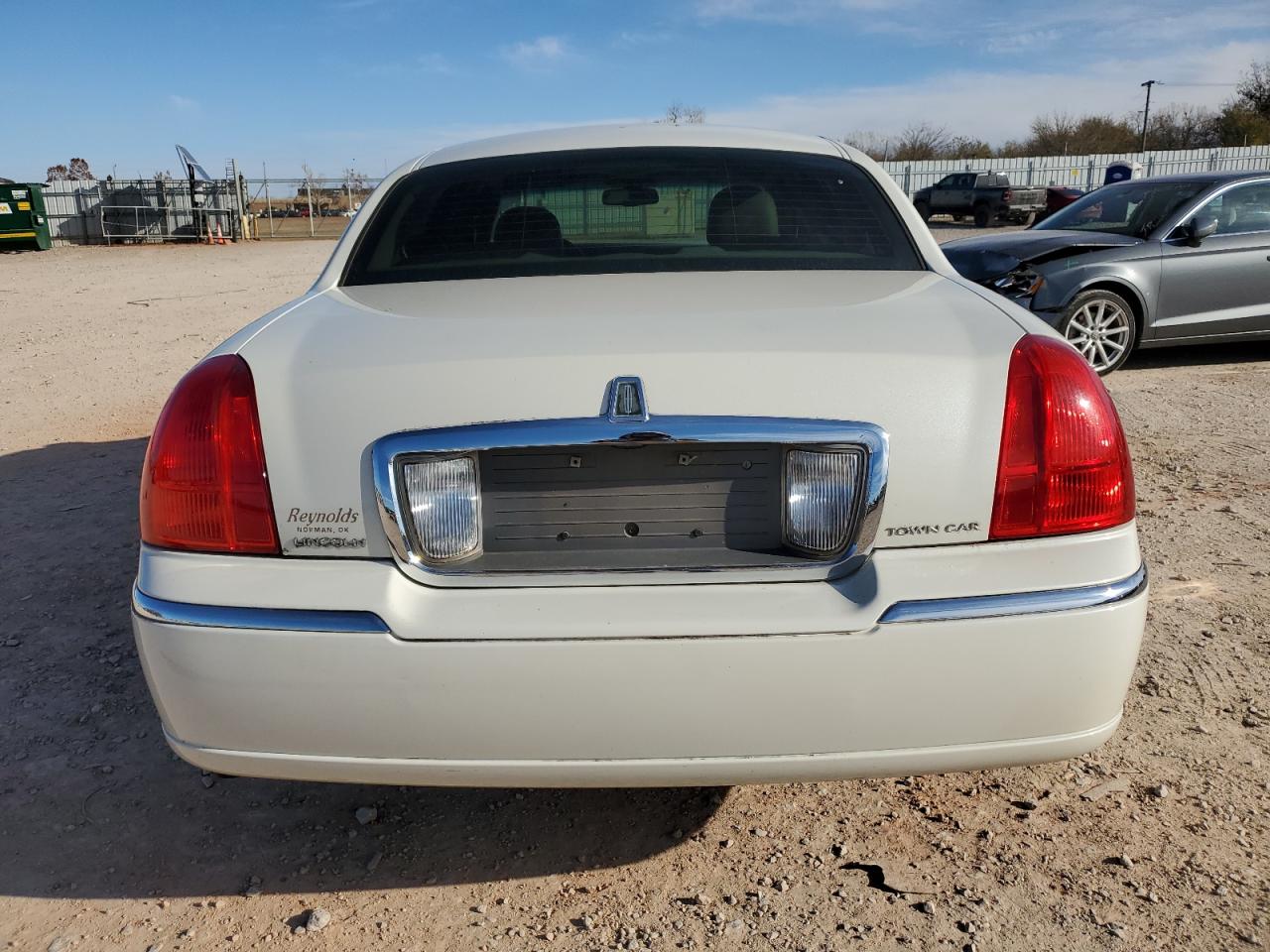 1LNHM82V56Y645540 2006 Lincoln Town Car Signature Limited