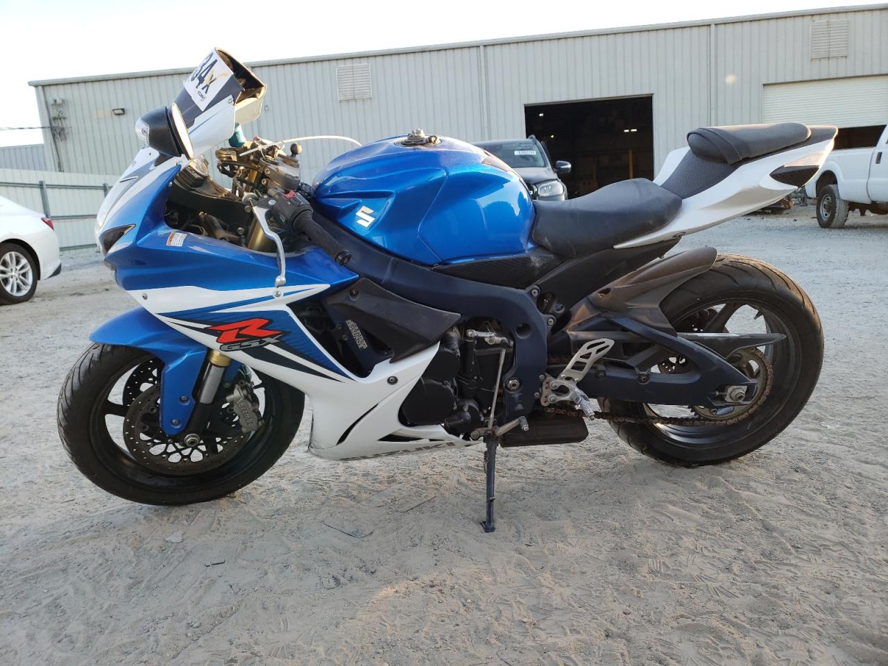 2011 Suzuki Gsx750 VIN: JS1GR7MA2B2100540 Lot: 82664834